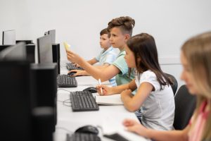 Tecnología Educativa: Abriendo las Aulas a un Mundo de Posibilidades
